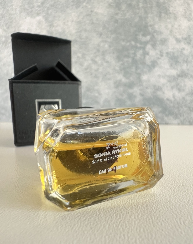 Miniature de parfum 7e sens de Sonia Rykiel