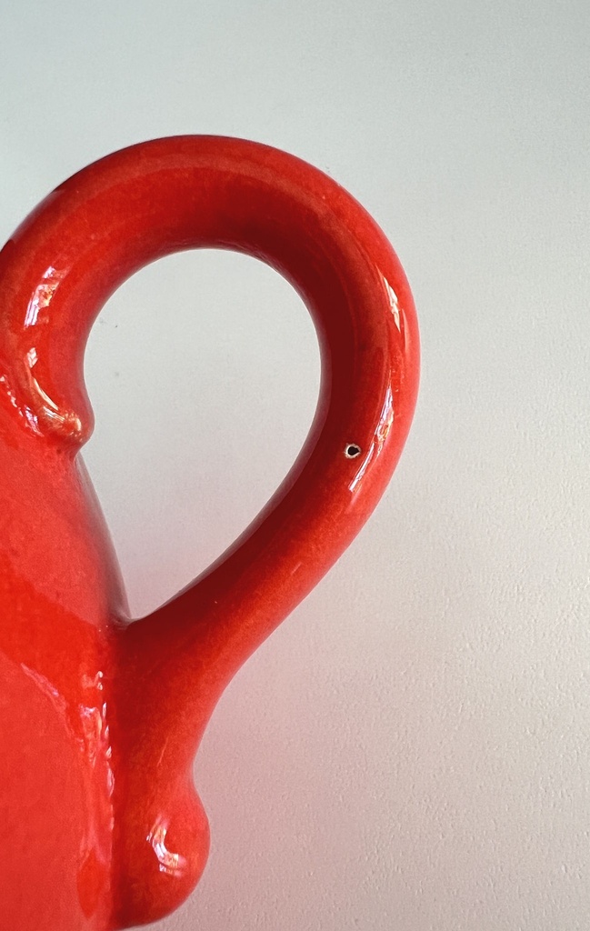 Grande tasse rouge à cœurs blancs Waechtersbach