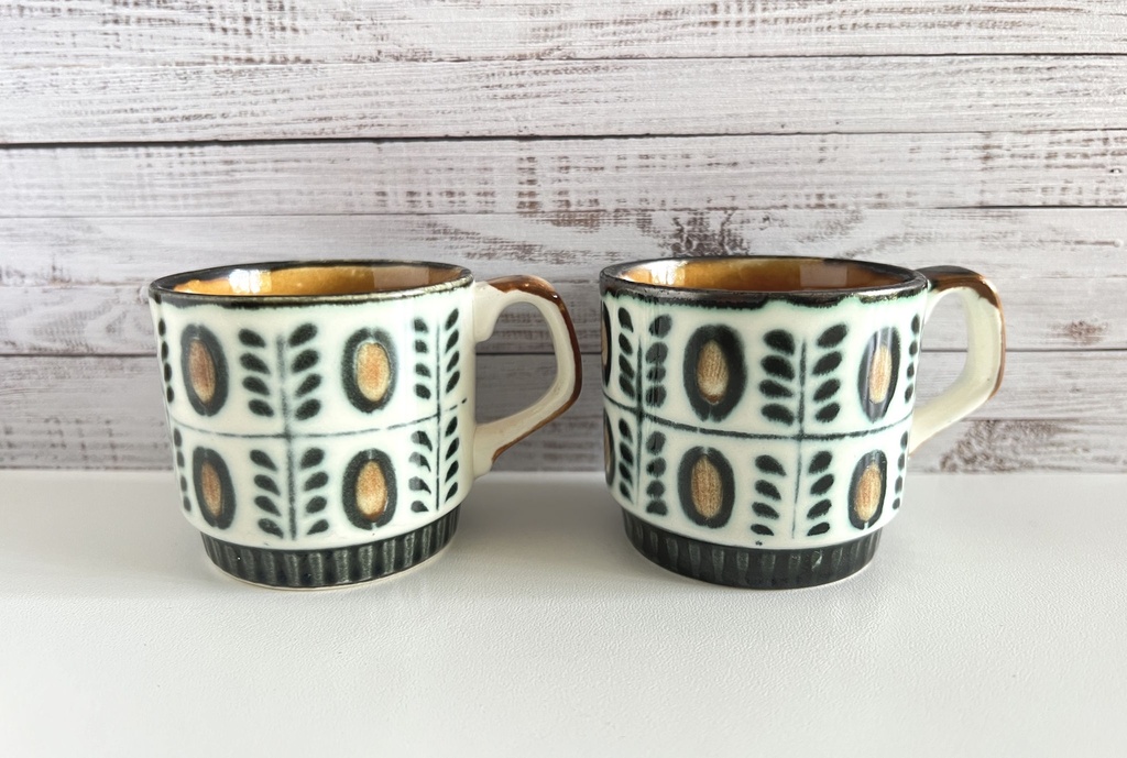 Lot de 2 petites tasses Boch Delta Noix