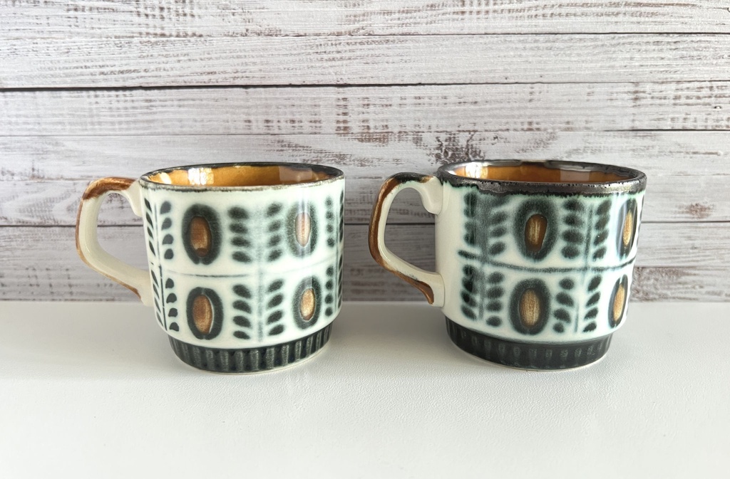 Lot de 2 petites tasses Boch Delta Noix
