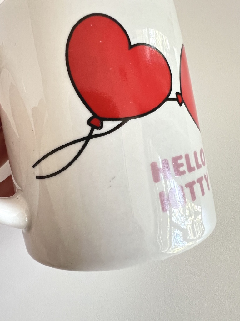 Tasse Hello Kitty avec ballons en forme de cœur - Sanrio 2011