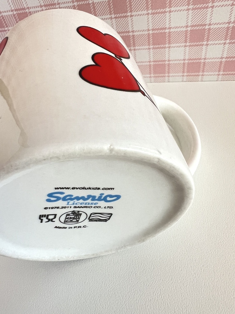Tasse Hello Kitty avec ballons en forme de cœur - Sanrio 2011