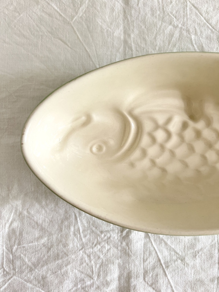 Moule à pudding en céramique en forme de poisson vert amande