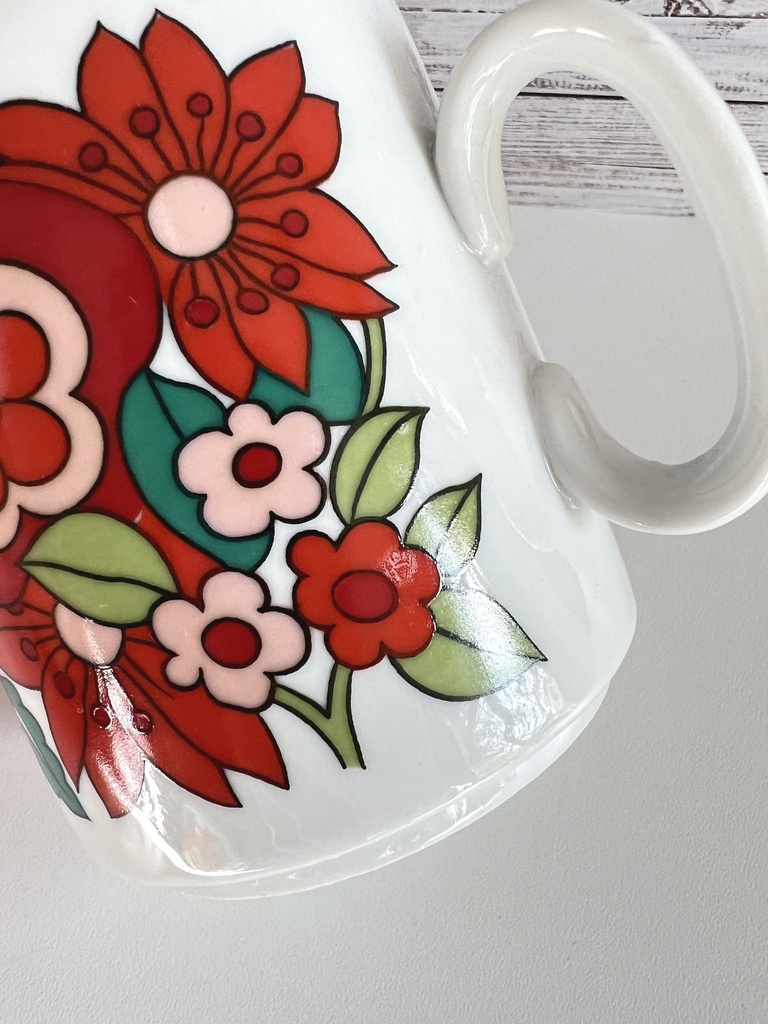 Tasse fleurie dans les tons rouges Bavaria