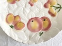 Grande assiette en barbotine décorée de fruits - Sarreguemines