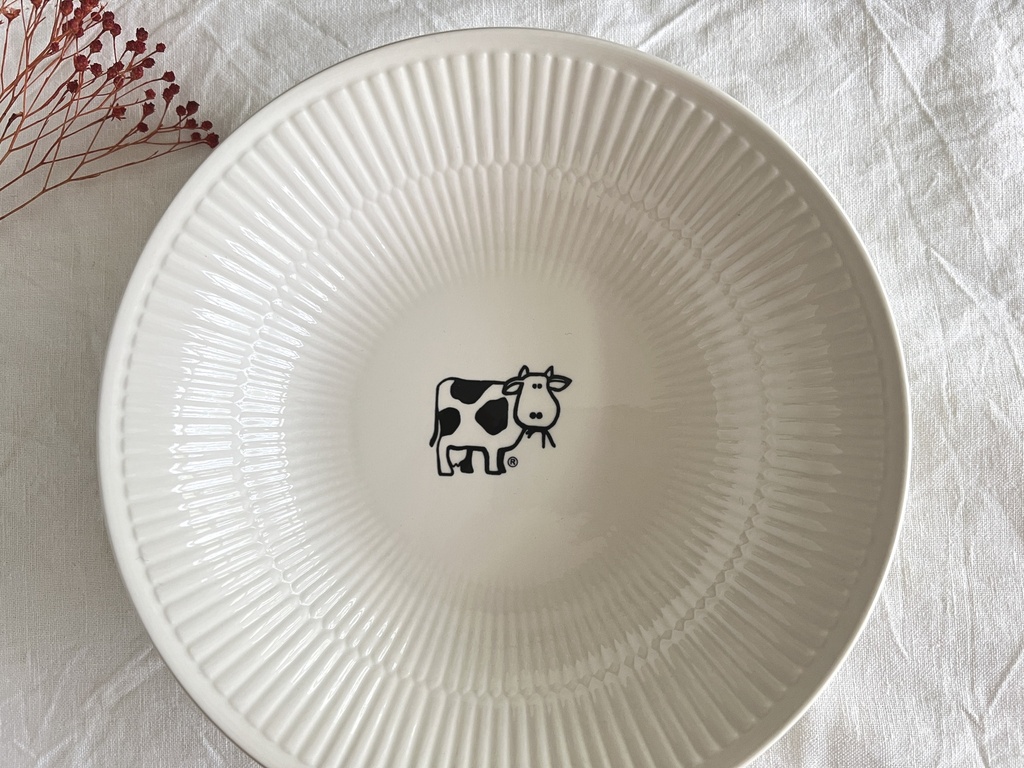 Assiette creuse Royal Boch La vache qui regarde passer les trains