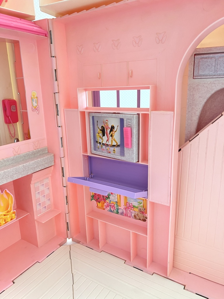 ② Barbie château magique / maison pliable transportable — Jouets