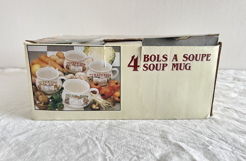 4 bols à soupe avec liste d'ingrédients neufs dans leur boîte