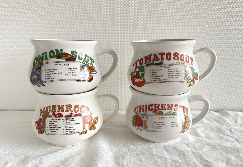4 bols à soupe avec liste d'ingrédients neufs dans leur boîte