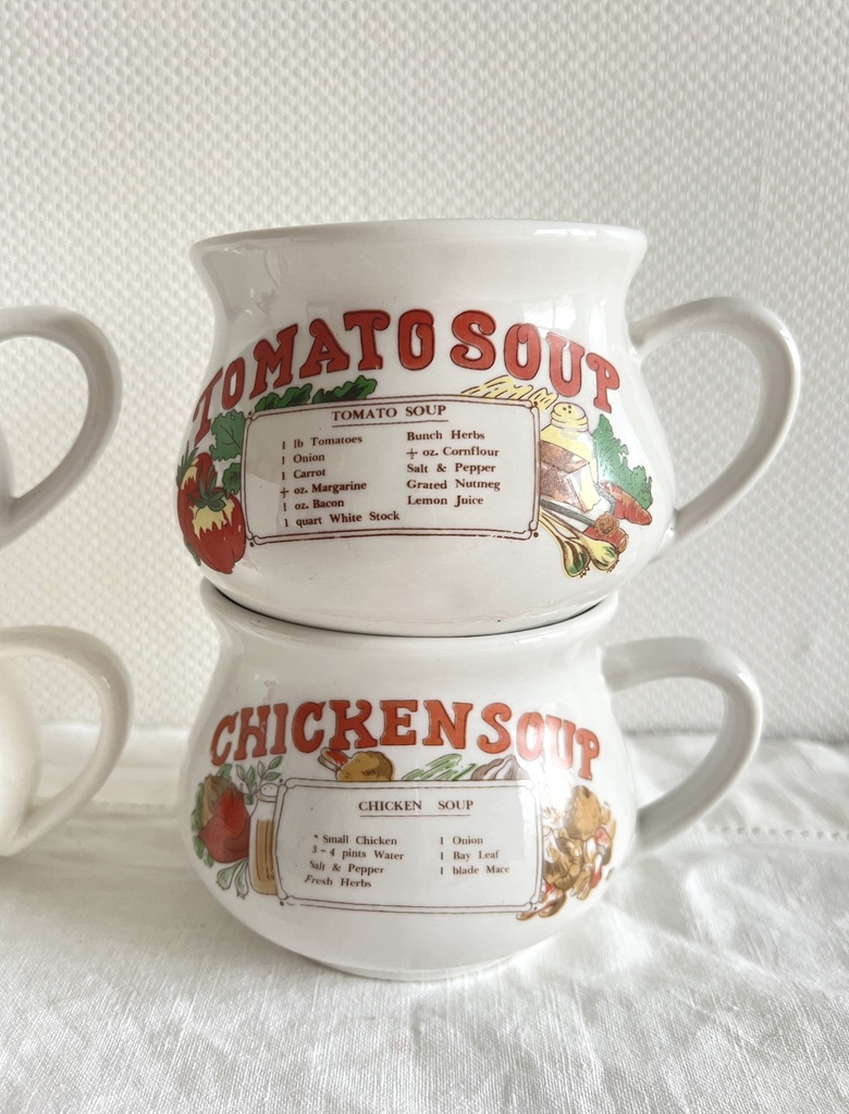 4 bols à soupe avec liste d'ingrédients neufs dans leur boîte