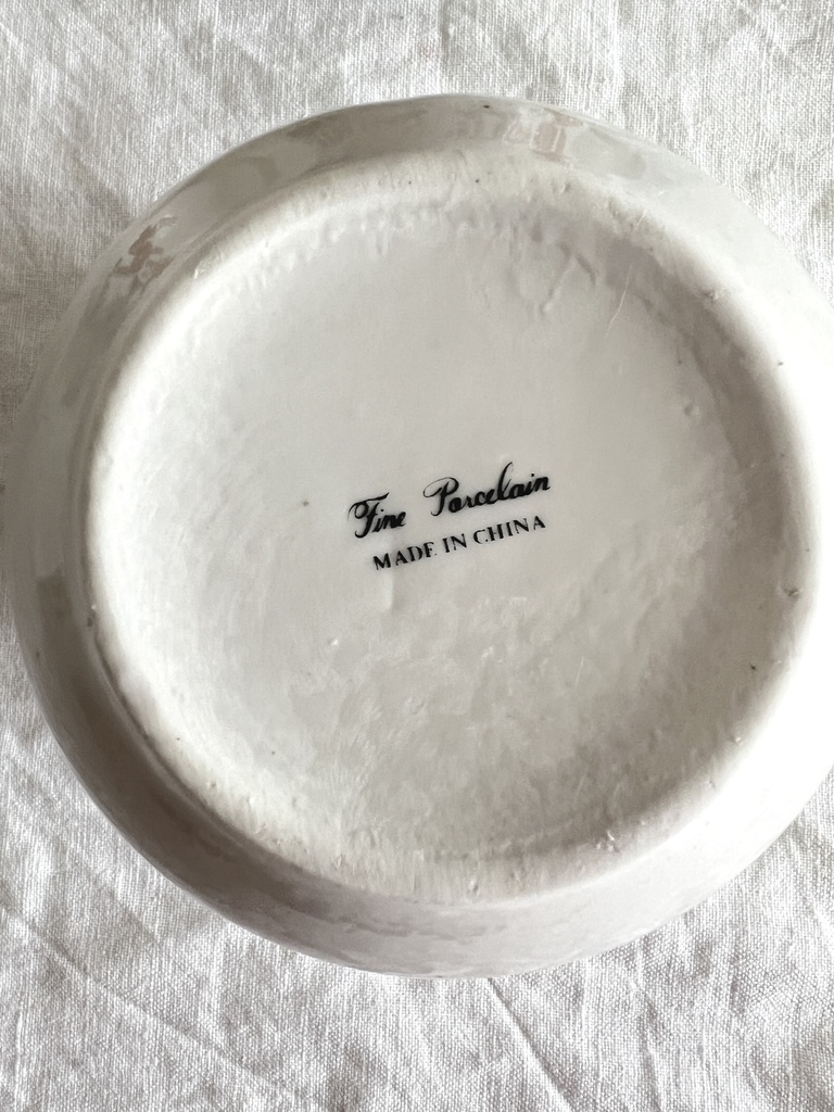 4 bols à soupe avec liste d'ingrédients neufs dans leur boîte