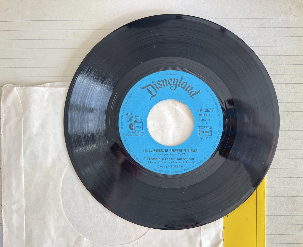 Livre disque 45 tours Bernard et Bianca de Walt Disney