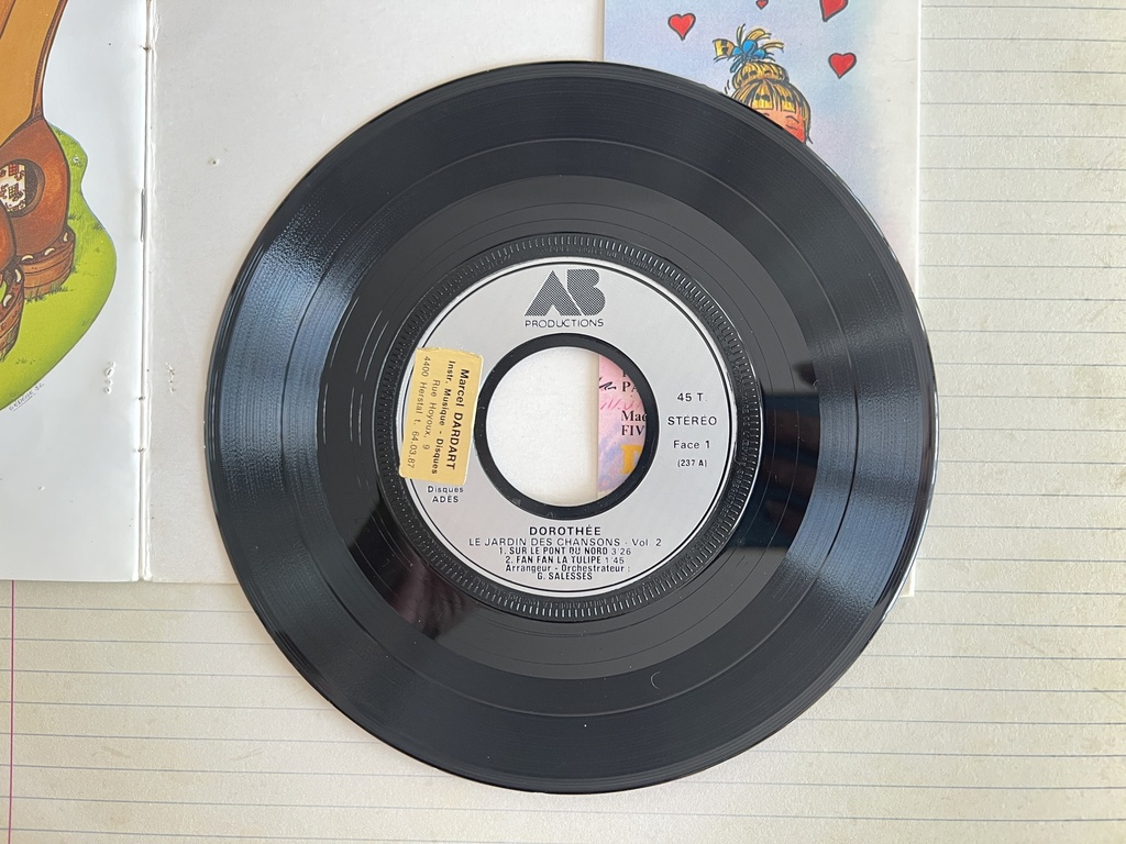 Livre disque 45 tours Dorothée Le jardin des chansons volume 2