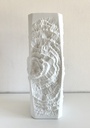 Vase blanc en biscuit au décor texturé AK Kaiser