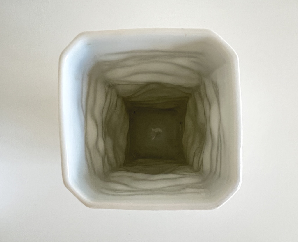 Vase blanc en biscuit au décor texturé AK Kaiser