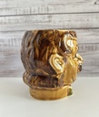 Tasse brune à moustache représentant une tête d'homme