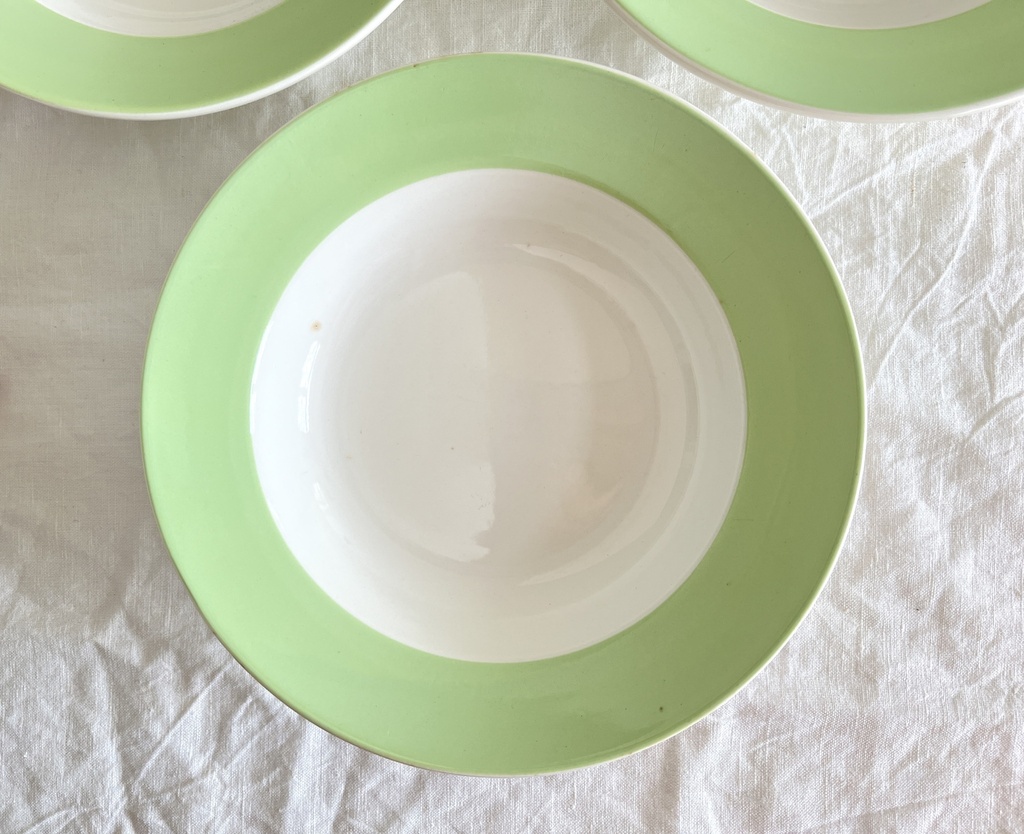 Lot de 4 assiettes creuses à bord vert pastel Zik Konakovo