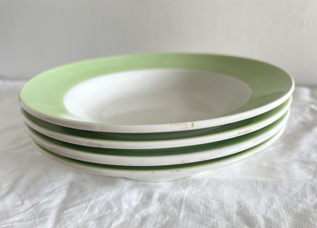 Lot de 4 assiettes creuses à bord vert pastel Zik Konakovo