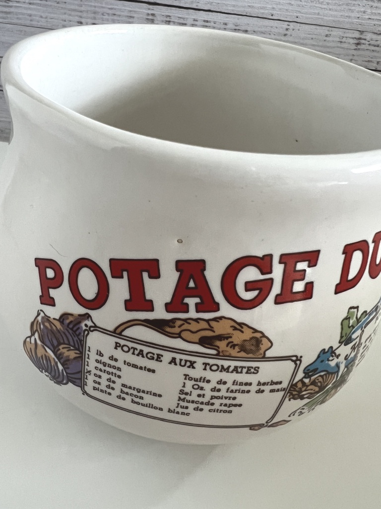 Bol à soupe avec liste d'ingrédients