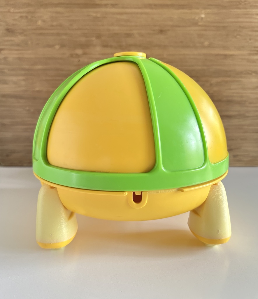 Luxi-Tortue et sa figurine Sauterelle Les Luxioles