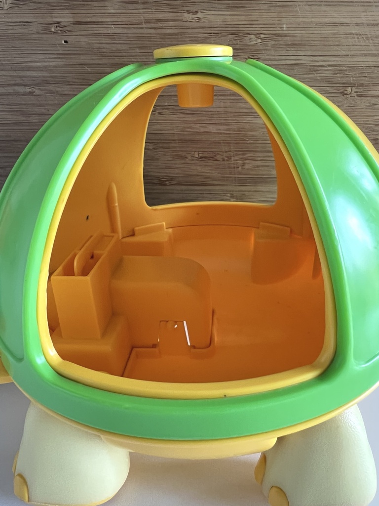 Luxi-Tortue et sa figurine Sauterelle Les Luxioles