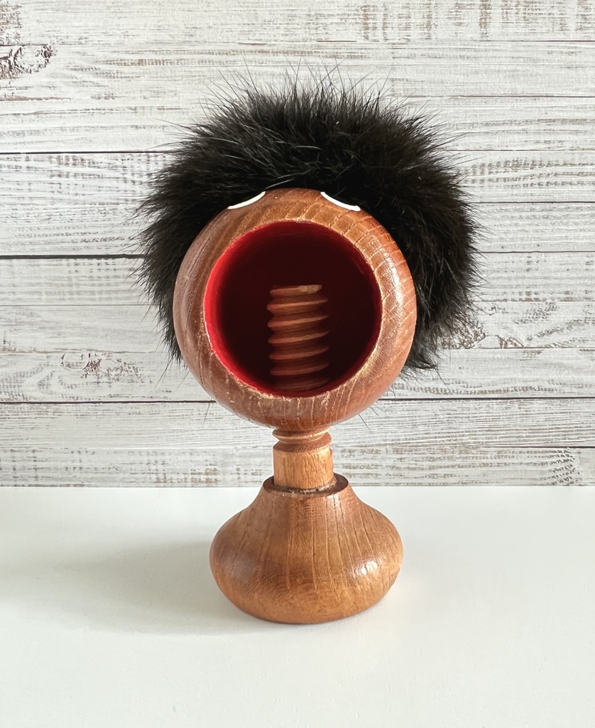 Casse-noix tête en bois avec cheveux