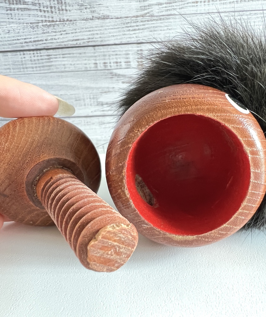 Casse-noix tête en bois avec cheveux