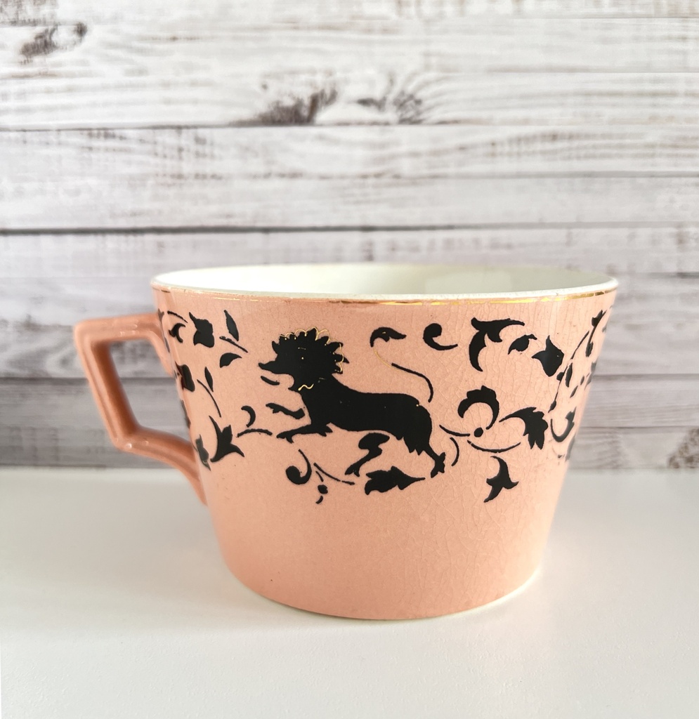 Tasse à chocolat et sous-tasse rose à décor de lion Sarreguemines