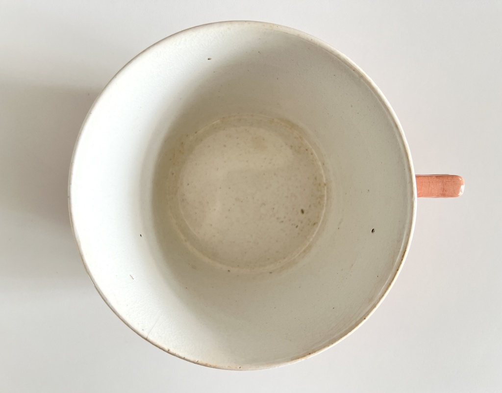 Tasse à chocolat et sous-tasse rose à décor de lion Sarreguemines