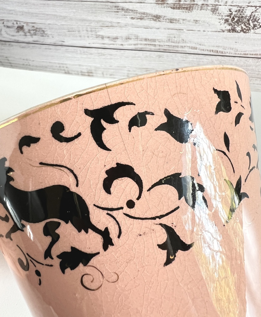 Tasse à chocolat et sous-tasse rose à décor de lion Sarreguemines