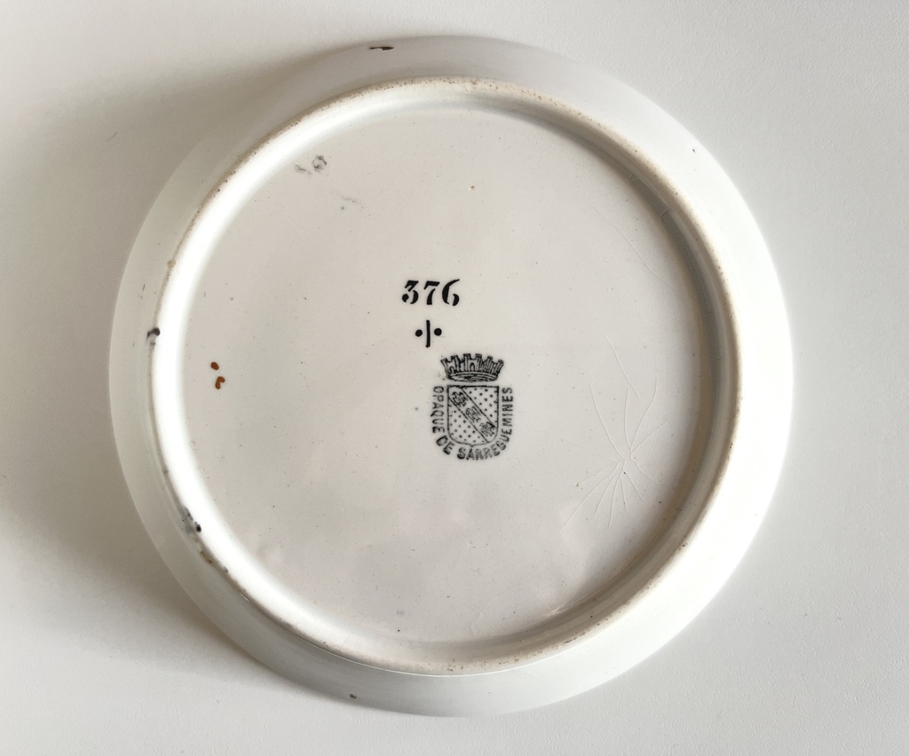 Tasse à chocolat et sous-tasse rose à décor de lion Sarreguemines