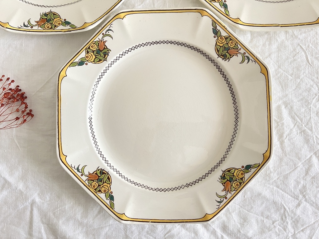 Lot de 4 assiettes plates Boch Art déco (décor 1206)