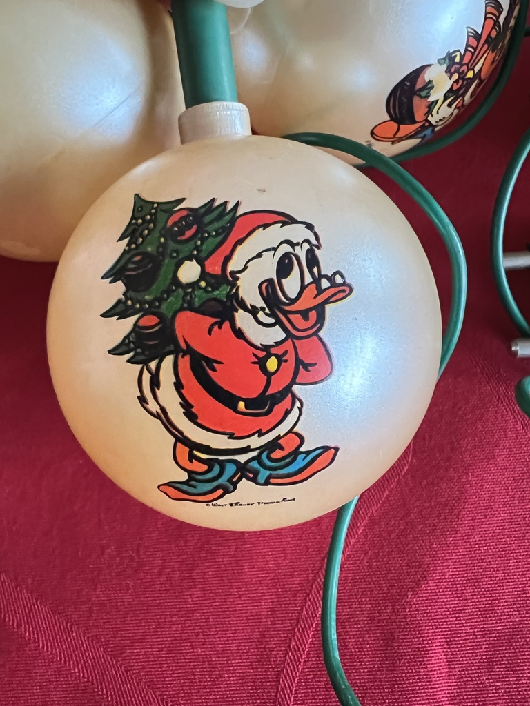 Guirlande lumineuse avec boules de Noël Disney
