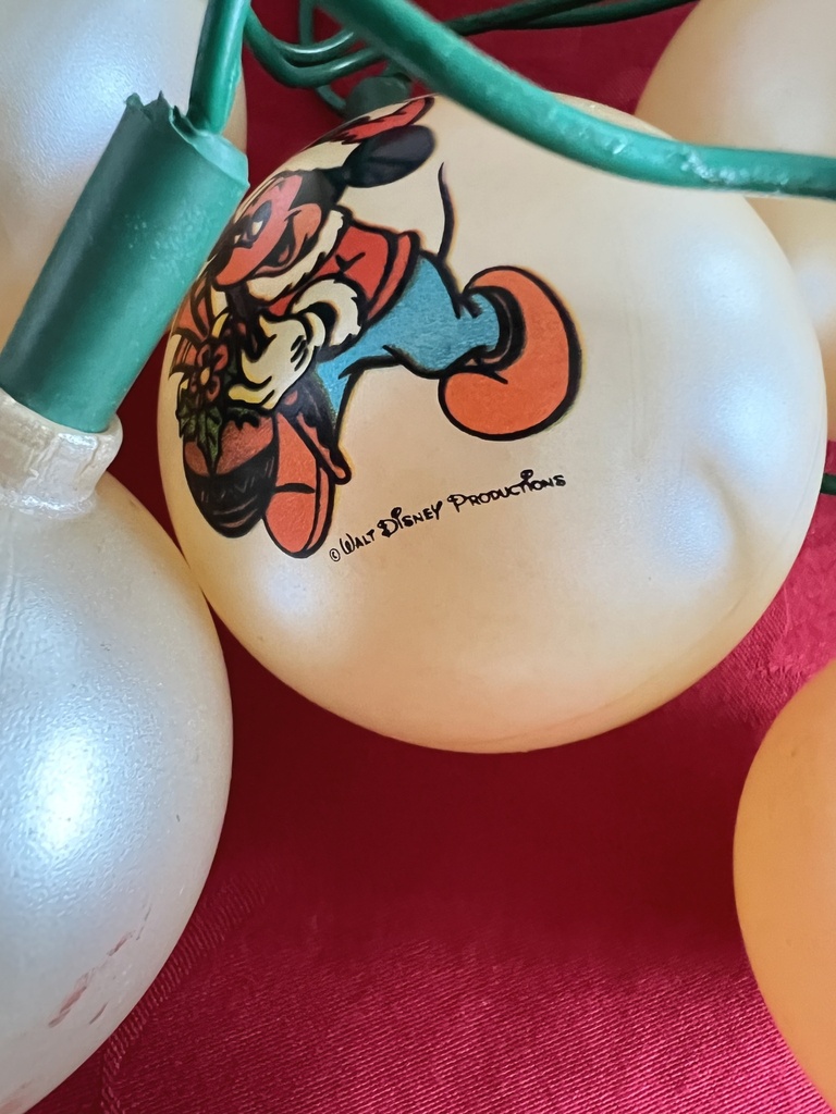 Guirlande lumineuse avec boules de Noël Disney
