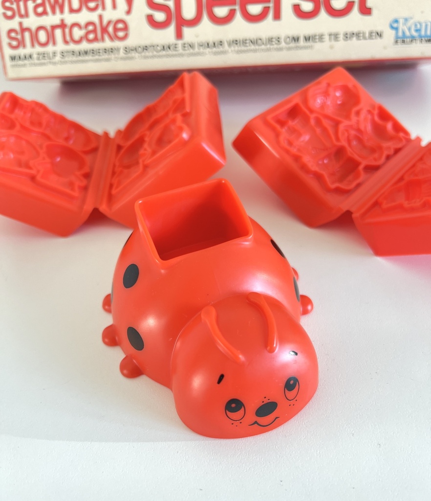 Play-Doh Charlotte aux fraises