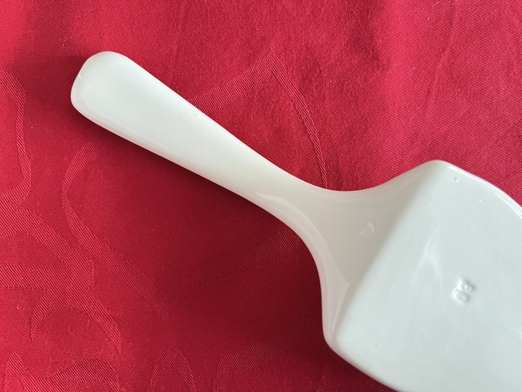 Pelle à tarte en céramique à fleurs rouges