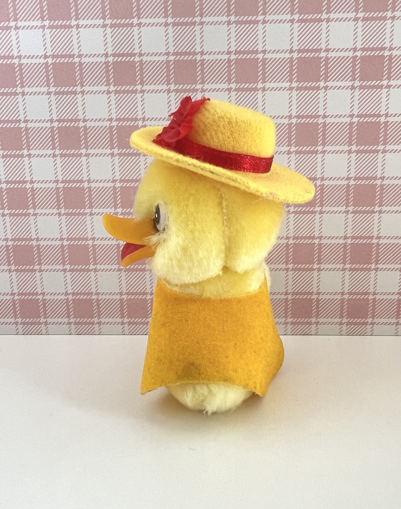 Peluche pince-doigt canard / poussin jaune à chapeau