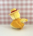 Peluche pince-doigt canard / poussin jaune à chapeau