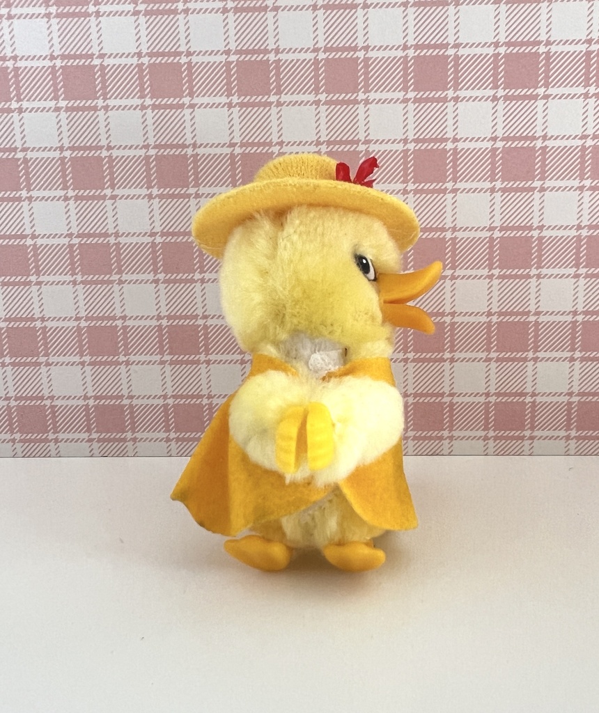 Peluche pince-doigt canard / poussin jaune à chapeau