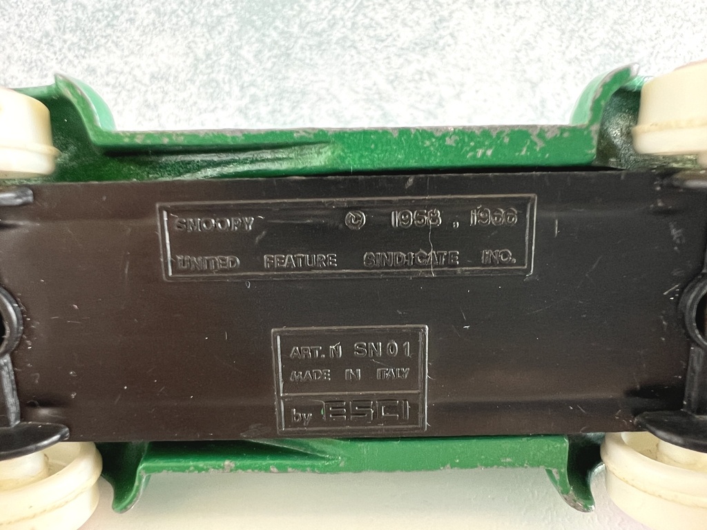 Voiture modèle réduit Snoopy - Peanuts ESCI