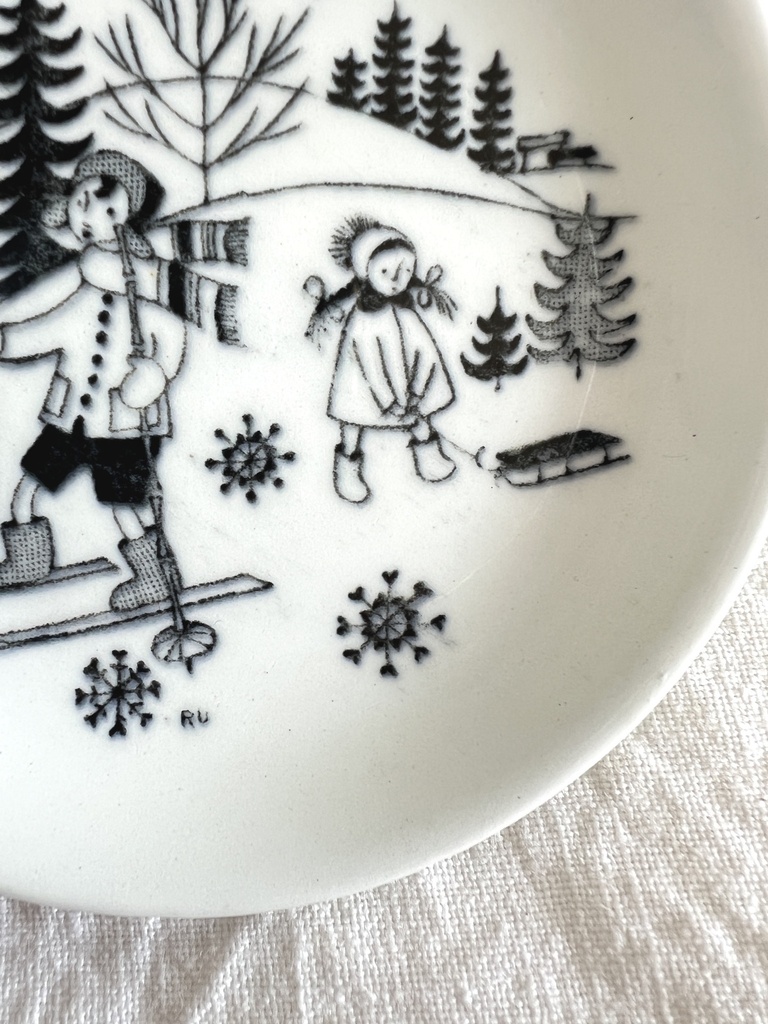 Petite assiette murale Arabia Raija Uosikkinen