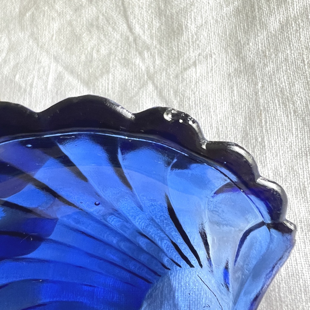 Beurrier coquille / coupelle à caviar bleu cobalt