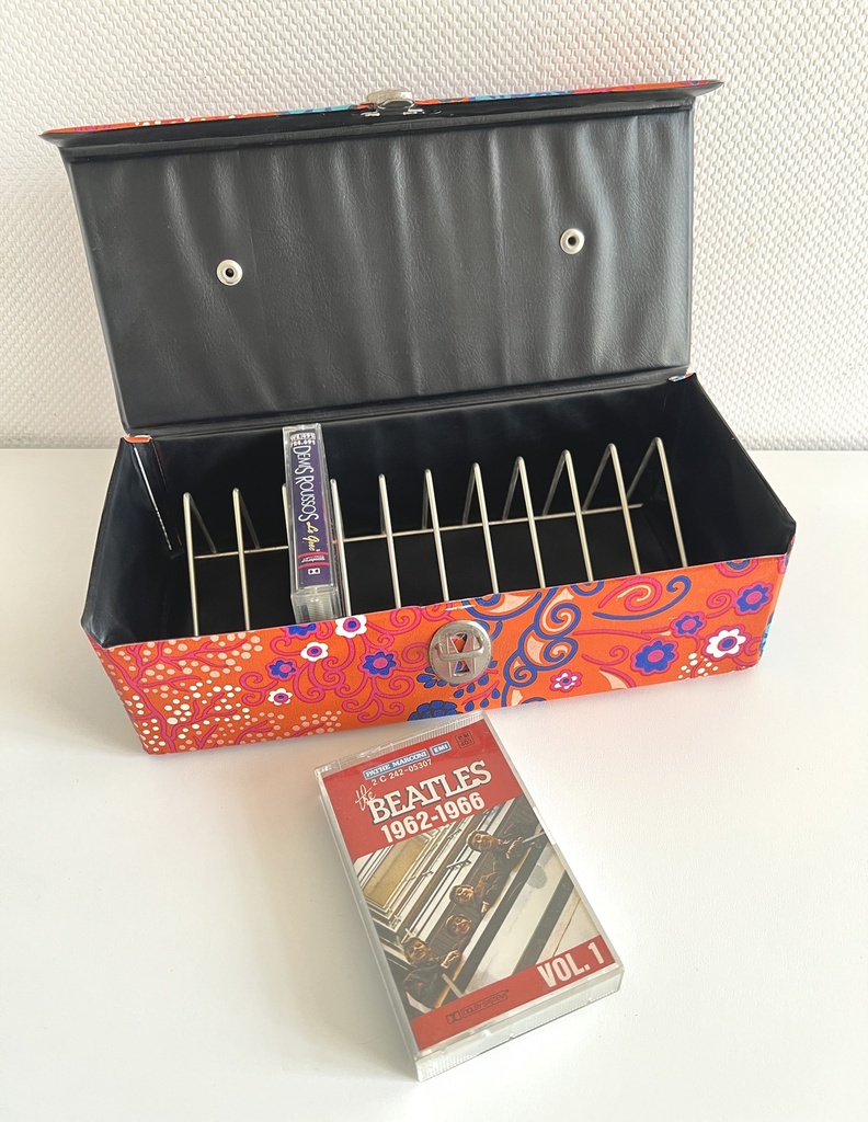 Valisette de rangement orange à fleurs colorées pour cassette audio