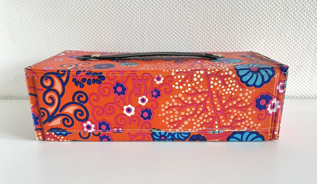 Valisette de rangement orange à fleurs colorées pour cassette audio