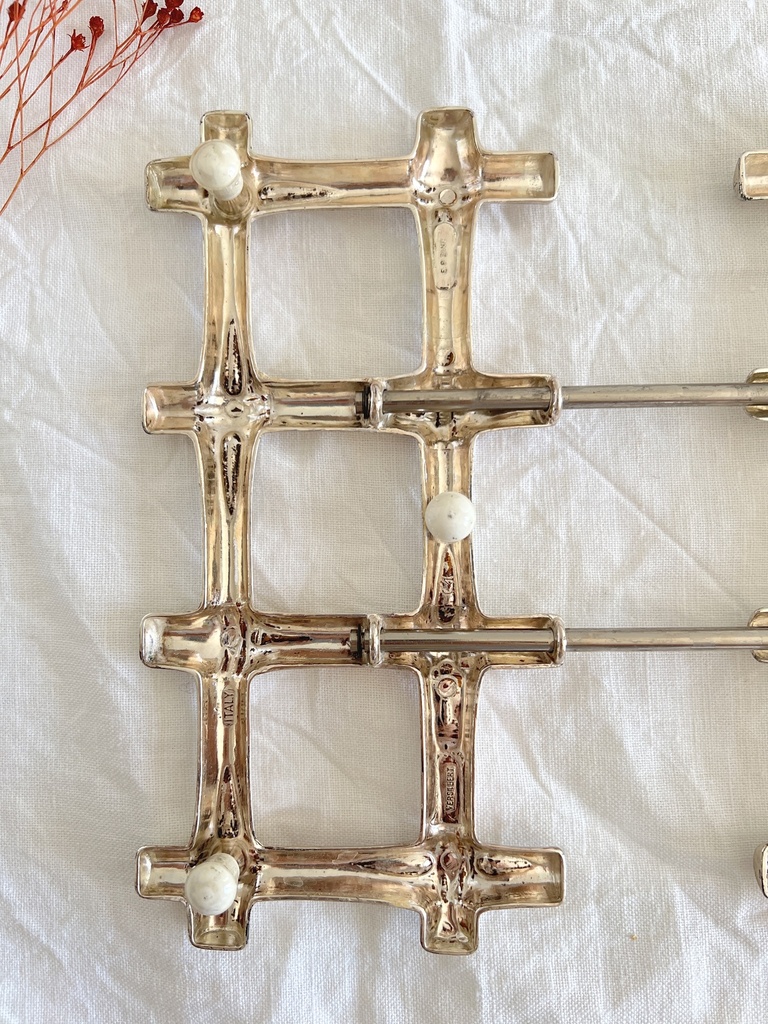 Sous-plat en métal argenté en forme de tige de bambou