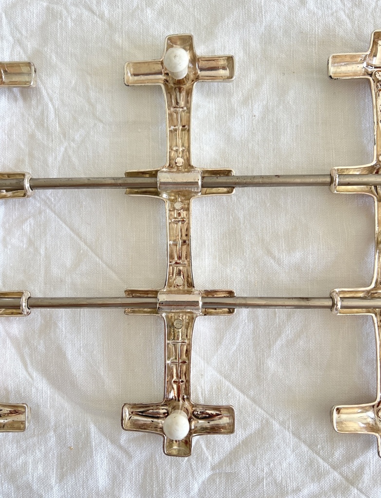 Sous-plat en métal argenté en forme de tige de bambou