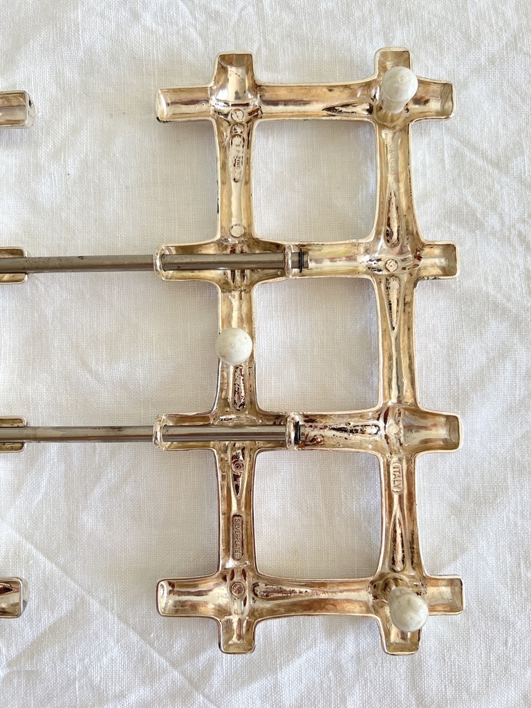 Sous-plat en métal argenté en forme de tige de bambou