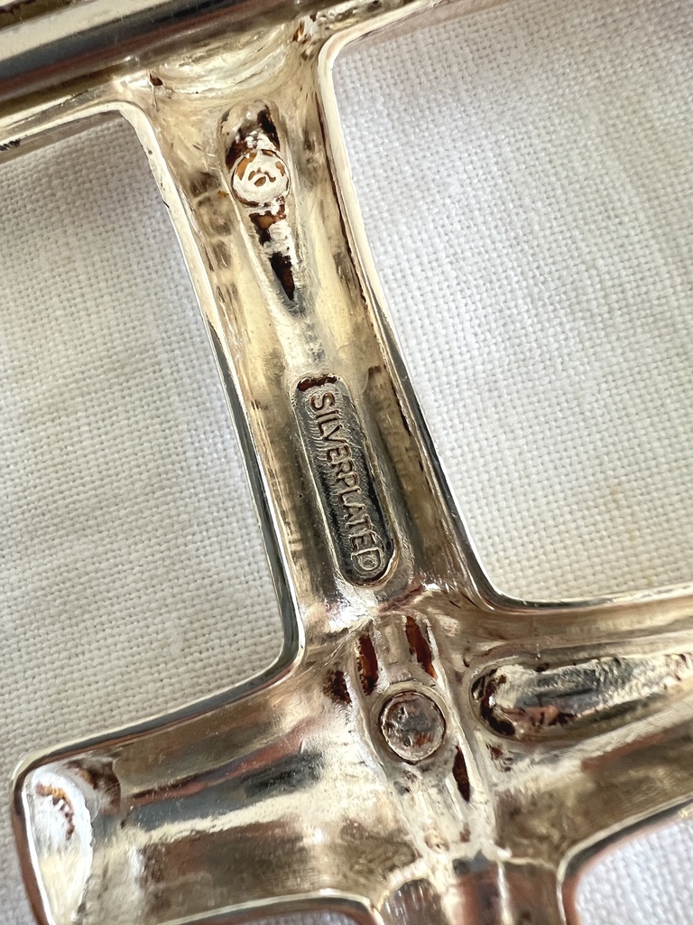 Sous-plat en métal argenté en forme de tige de bambou