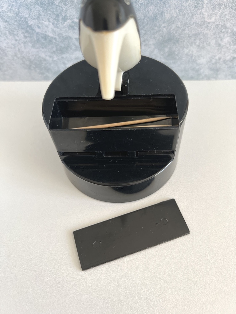 Distributeur de cure-dents pingouin