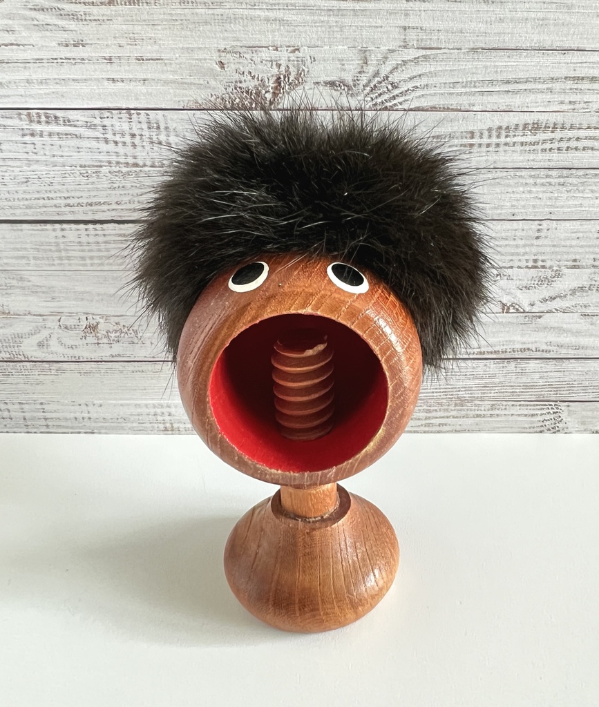 Casse-noix tête en bois avec cheveux
